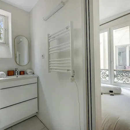 Marais Ecouffes Apartment *